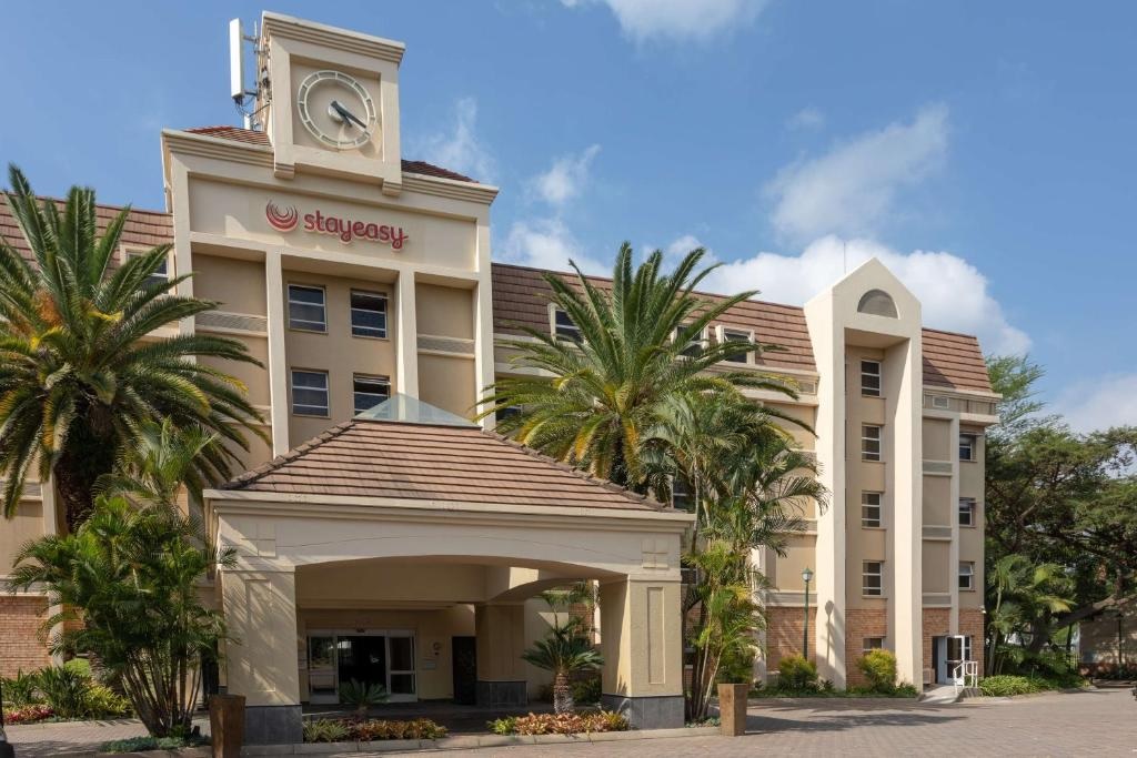 This image has an empty alt attribute; its file name is Stayeasymbombela.jpg